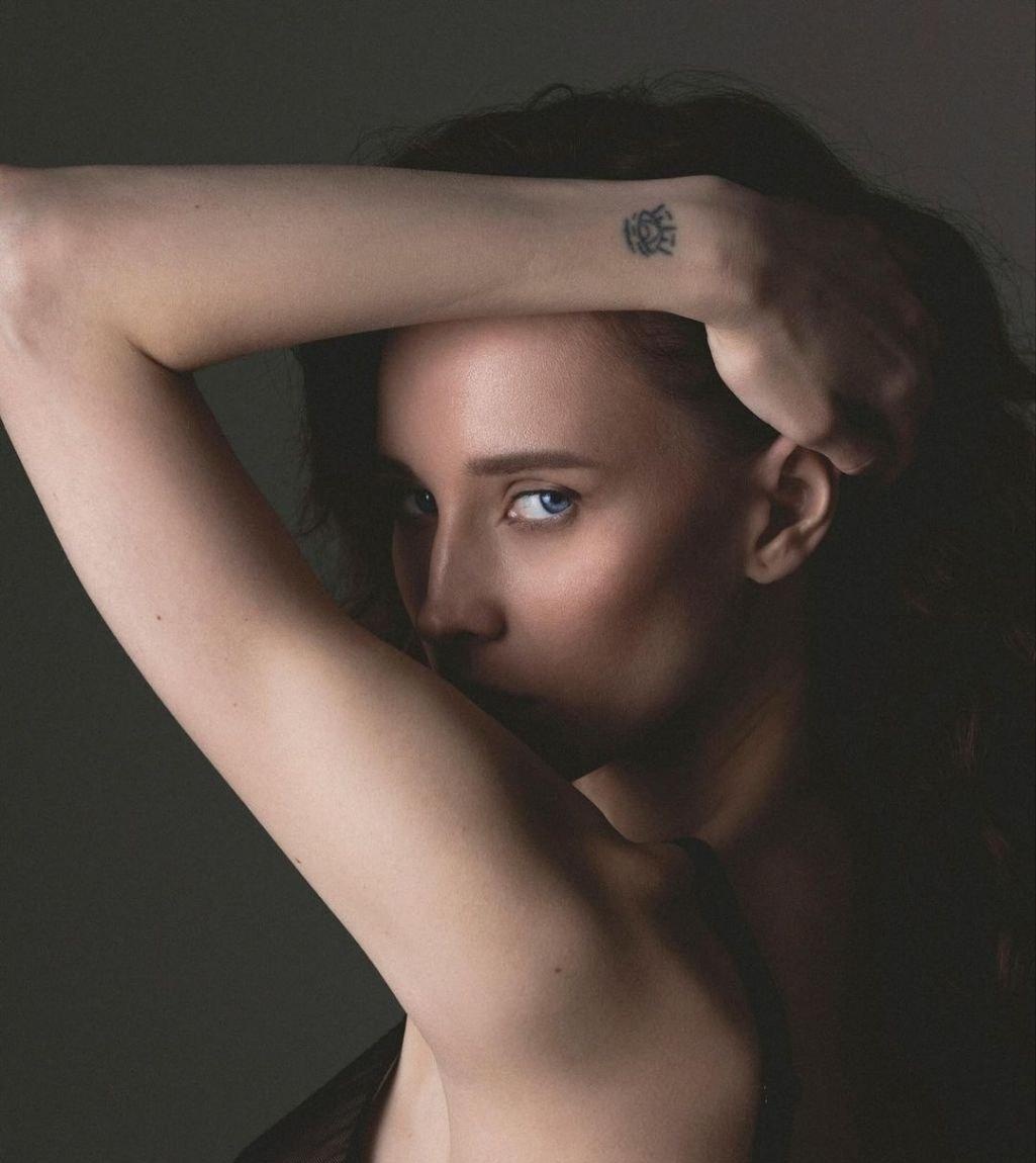 Александра привлекательная девушка из Дятьково цена от 10000 руб