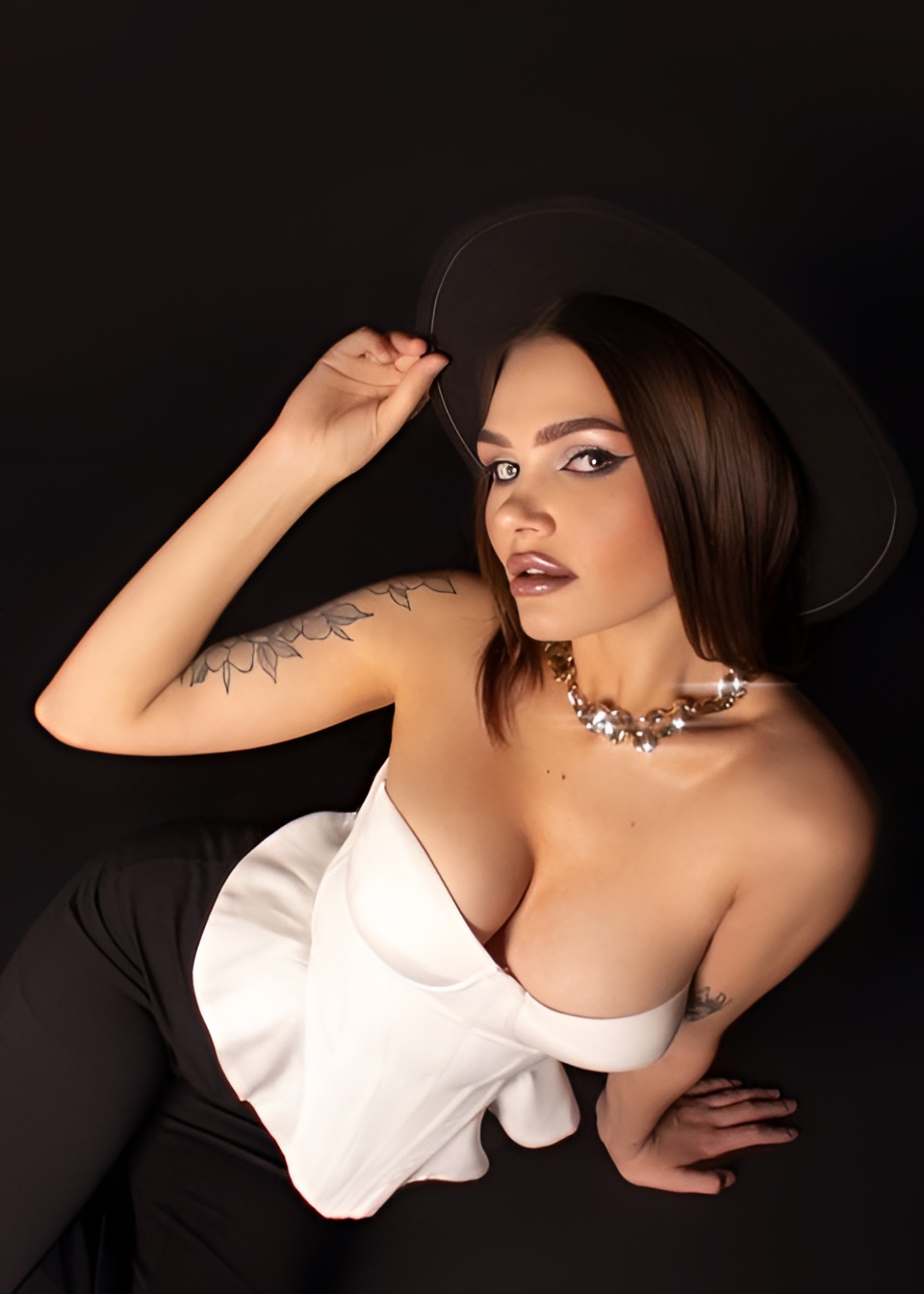 Яна привлекательная девушка из Дятьково цена от 6000 руб